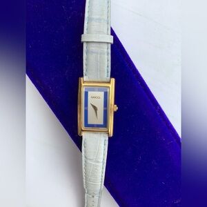 Gucci Gold-Tone Rectangular Watch with distinctive dial 💙🤍